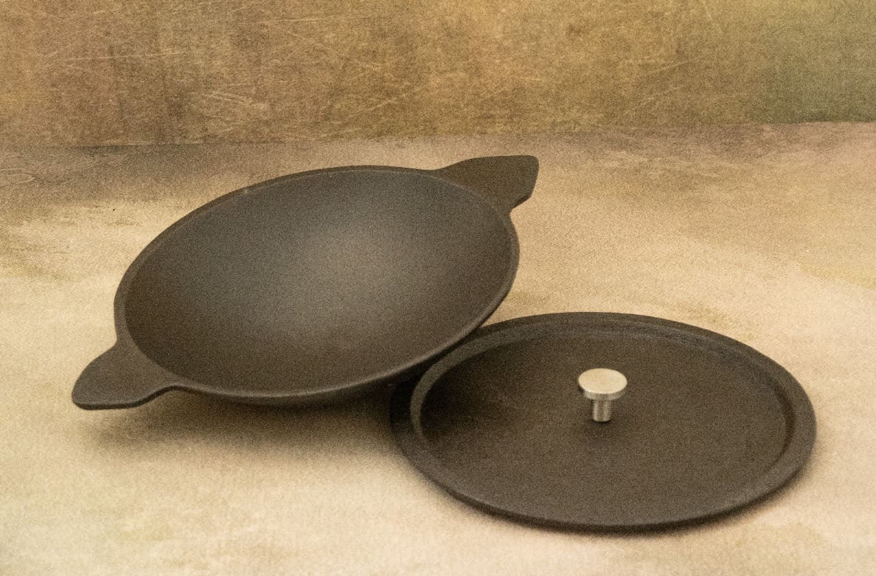 Cast Iron Appam Pan with Lid